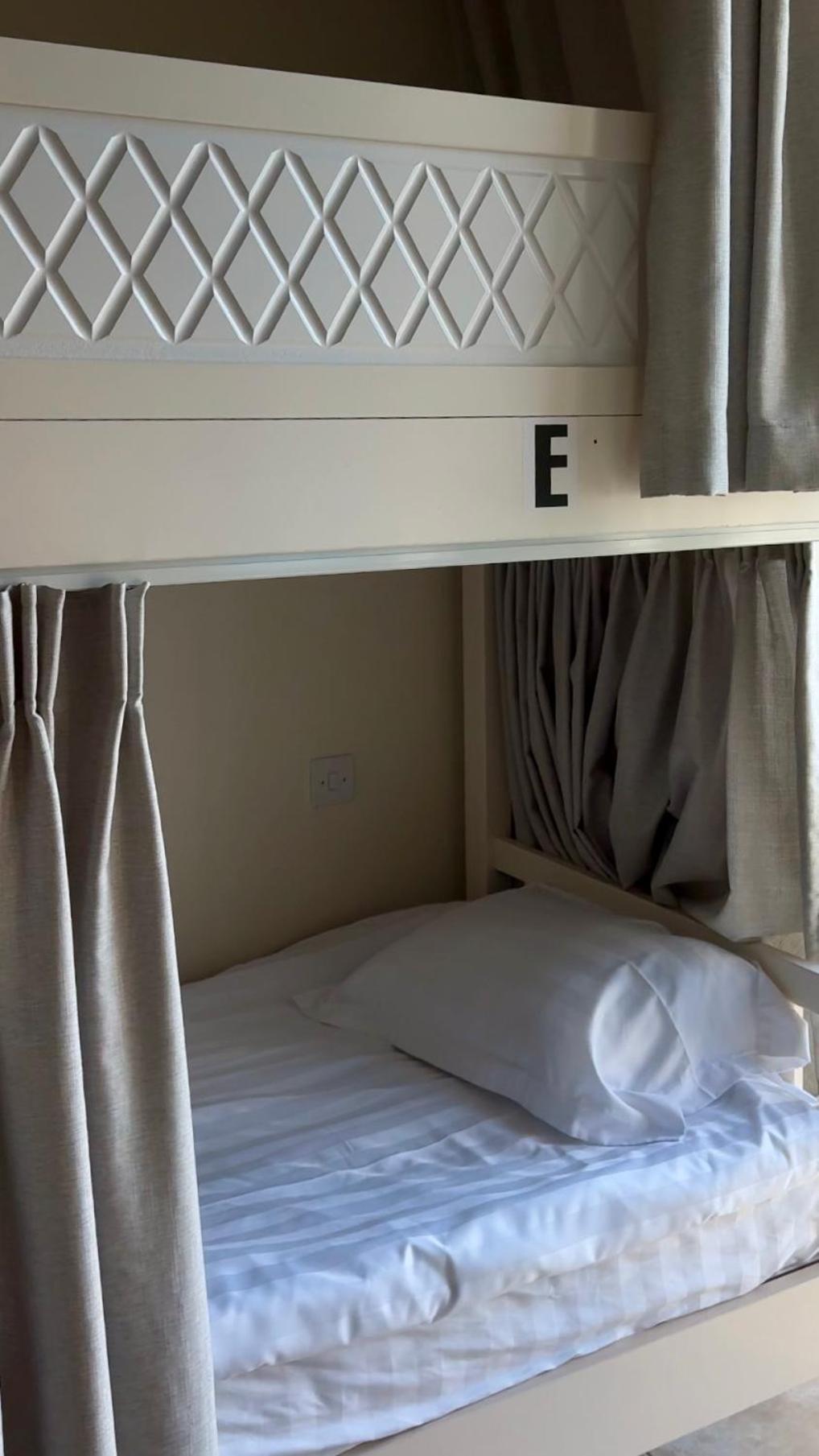Kapselhotel 4 Friends Jbr, Sea View